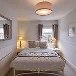 Host & - Austen House Semesterbostad Whitby