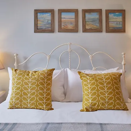 Host & - Austen House Whitby