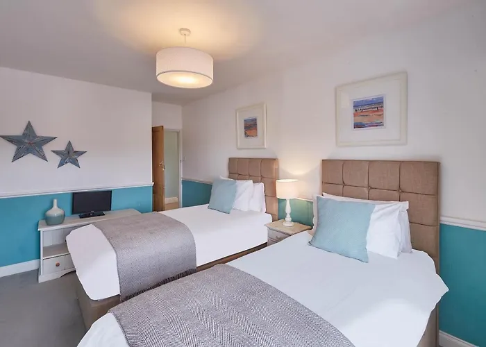 Host & - Austen House Whitby