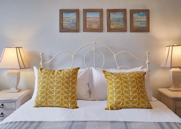 Host & - Austen House Whitby