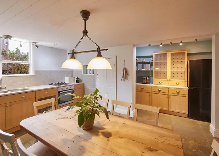 Host & - Austen House ウィットビー