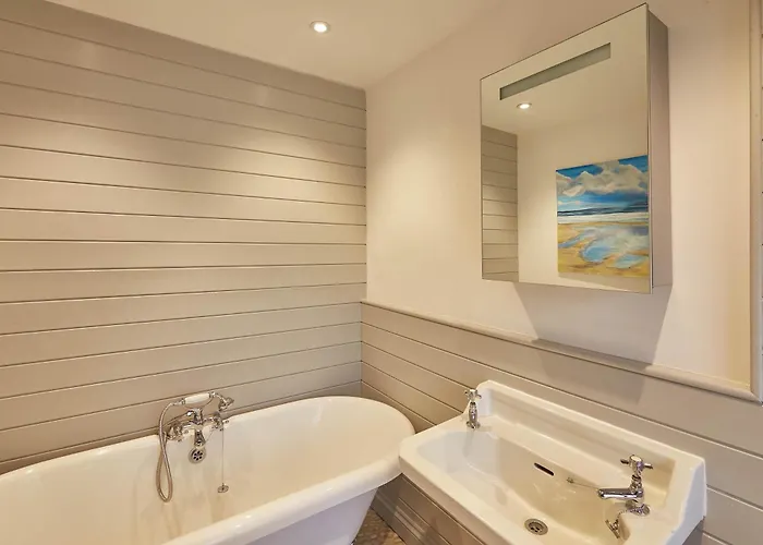 Host & - Austen House Whitby